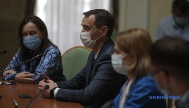Маски, халаты, респираторы: помощь ЕС и ВОЗ передадут 50 медучреждениям