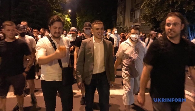Стерненко с активистами провели акцию под домом Венедиктовой