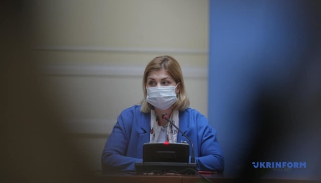 Маски, халаты, респираторы: помощь ЕС и ВОЗ передадут 50 медучреждениям
