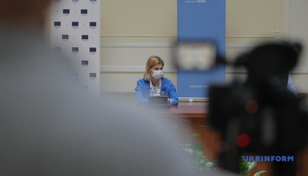 Маски, халаты, респираторы: помощь ЕС и ВОЗ передадут 50 медучреждениям