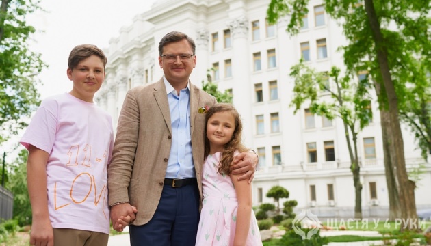 Отцы и дети: Елена Зеленская представила совместный с ООН фотопроєкт 