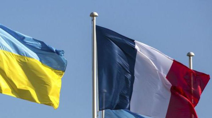 Флаги Украины и Франции