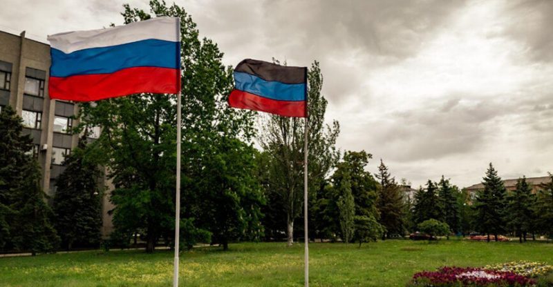 Российский флаг в "ДНР"