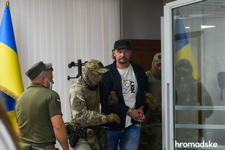 Суд избирает меру пресечения террористу Максиму Кривошу