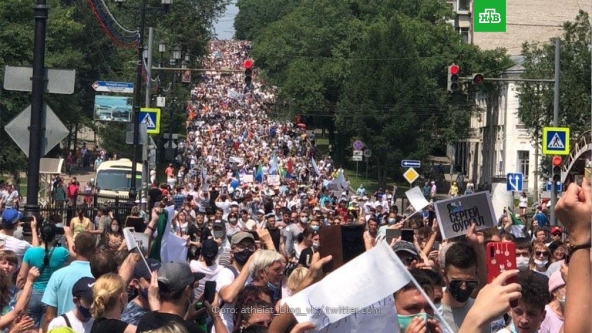 Около тысячи человек. Митинги в Хабаровске в поддержку Фургала. Митинг в Хабаровске 2020. Протесты в Хабаровске 2020. Хабаровск митинг июль 2020.