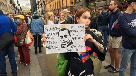 Массовые протесты в Москве и Питере.