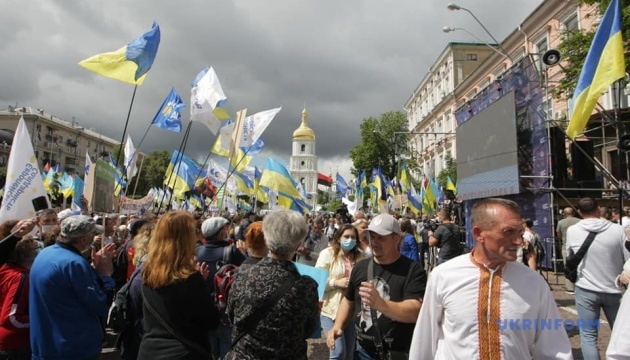 Под Печерским судом – акция в поддержку Порошенко