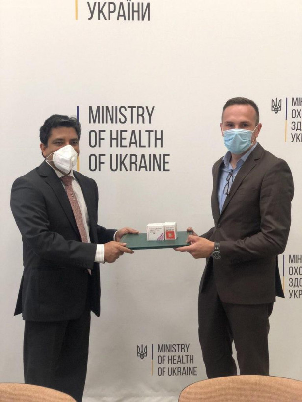 Индия передала Украине 50 тысяч капсул препарата для лечения COVID-19