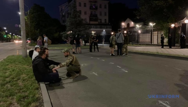 Под посольством РФ активисты протестуют против "обнуления" Путина