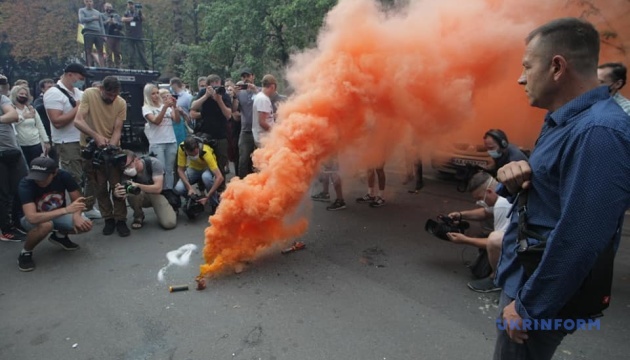 Под Офисом генпрокурора проходит акция в поддержку Антоненко и Кузьменко