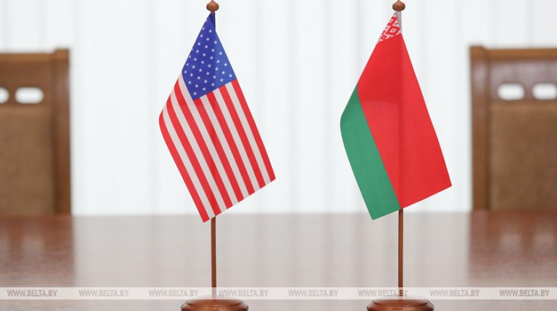 Флаги США и Беларуси