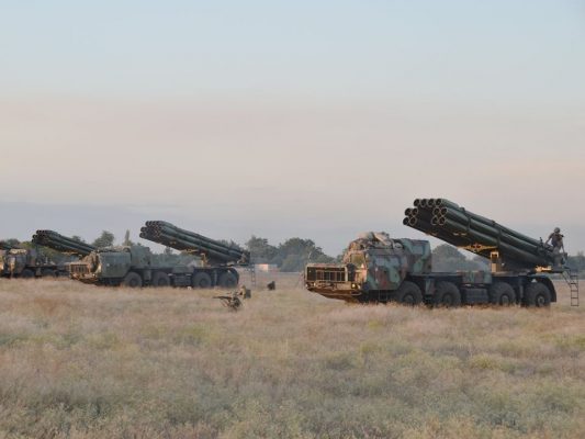 Установки залпового огня "Смерч".