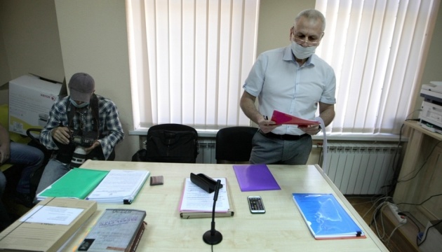 Суд в Киеве рассматривает иск Медведчука о запрете книги про Стуса