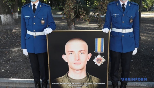 Возле Рады почтили память погибших от взрыва гранаты нацгвардийцев