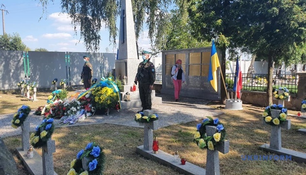 В польском Ланьцуте открыли отреставрированное кладбище воинов УНР