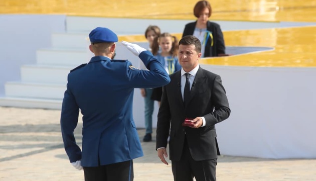 Президент присвоил звание Героя Украины трем гражданам