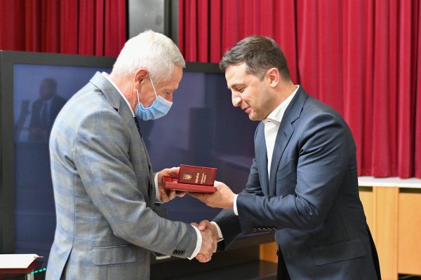 Зеленский вручил государственные награды выдающимся игрокам Динамо