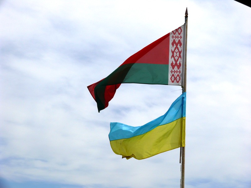 Флаги Беларуси и Украины
