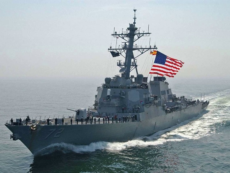 Ударный эсминец ВМС США в Черном море.