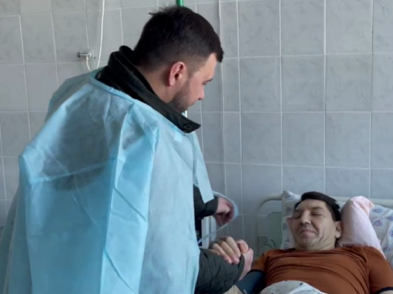 Пушилин подбодрил комбата Попова.