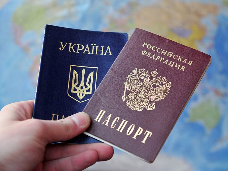 Украинский и российский паспорта