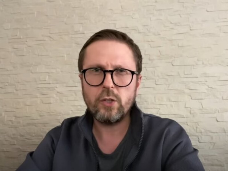 Анатолий Шарий