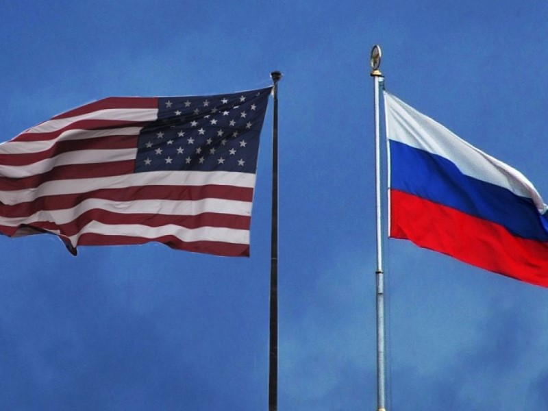 Флаги США и РФ