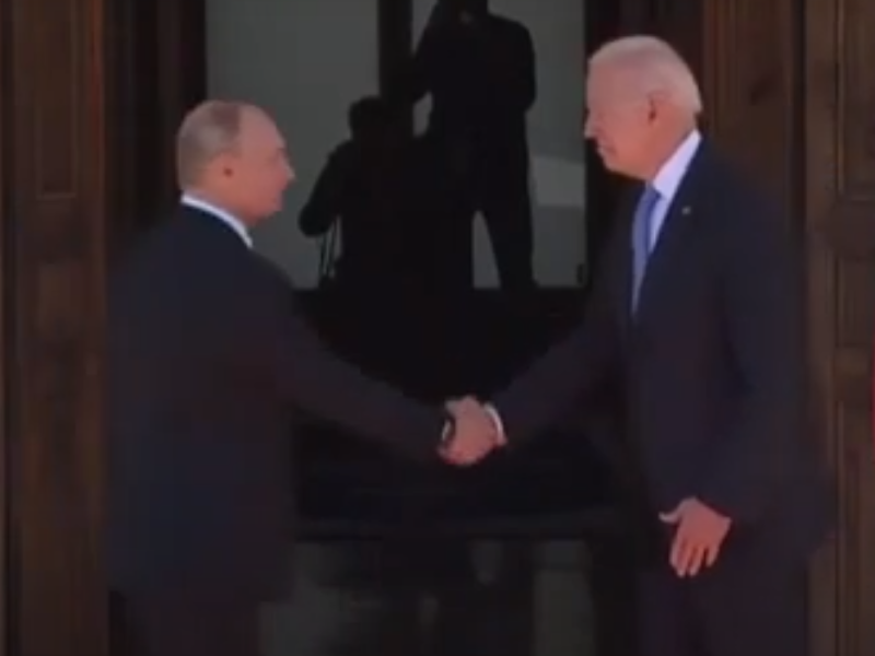 Рукопожатие Путина и Байдена