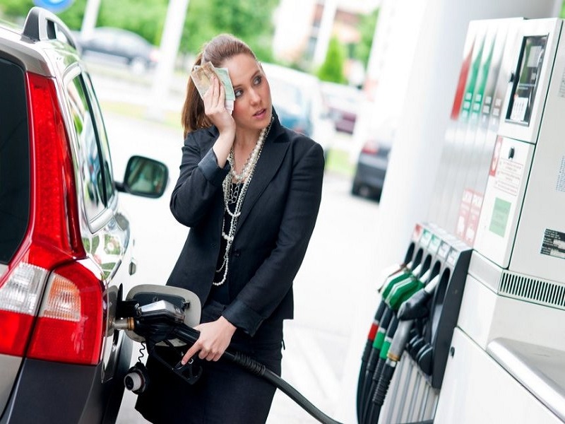 В Украине снизятся цены на автомобильное топливо.