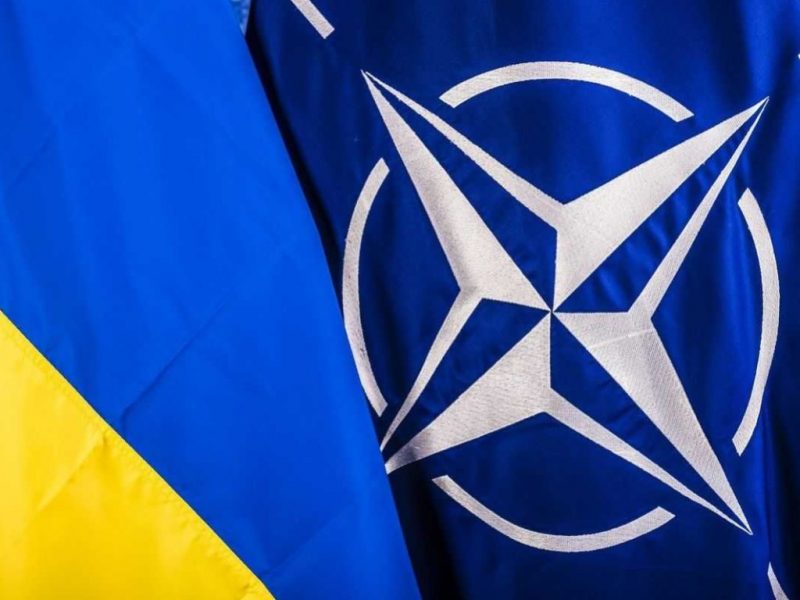 флаги Украины и НАТО