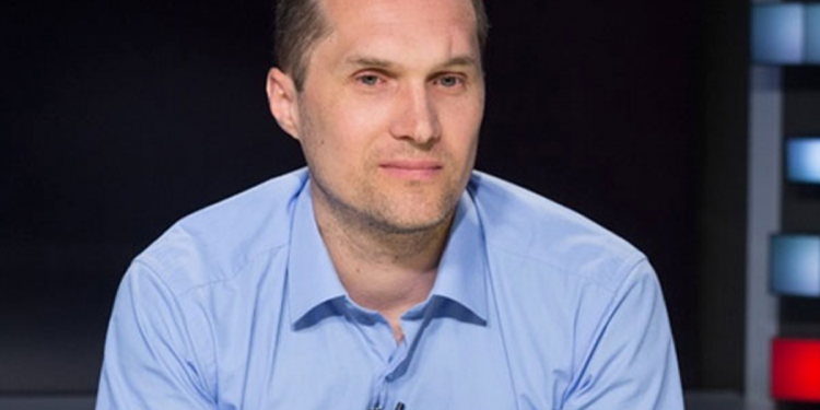 Юрий Бутусов