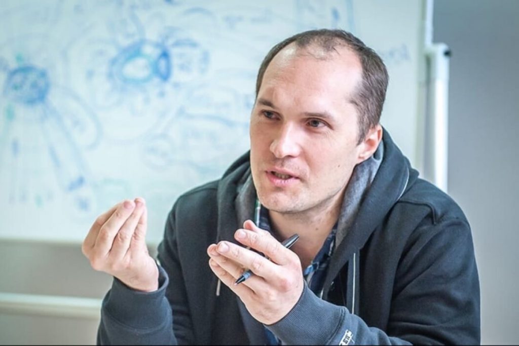 Юрий Бутусов