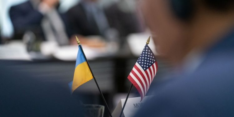 Флаг Украины и США