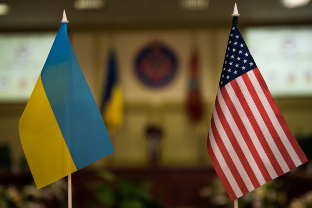 Флаги Украины и Америки