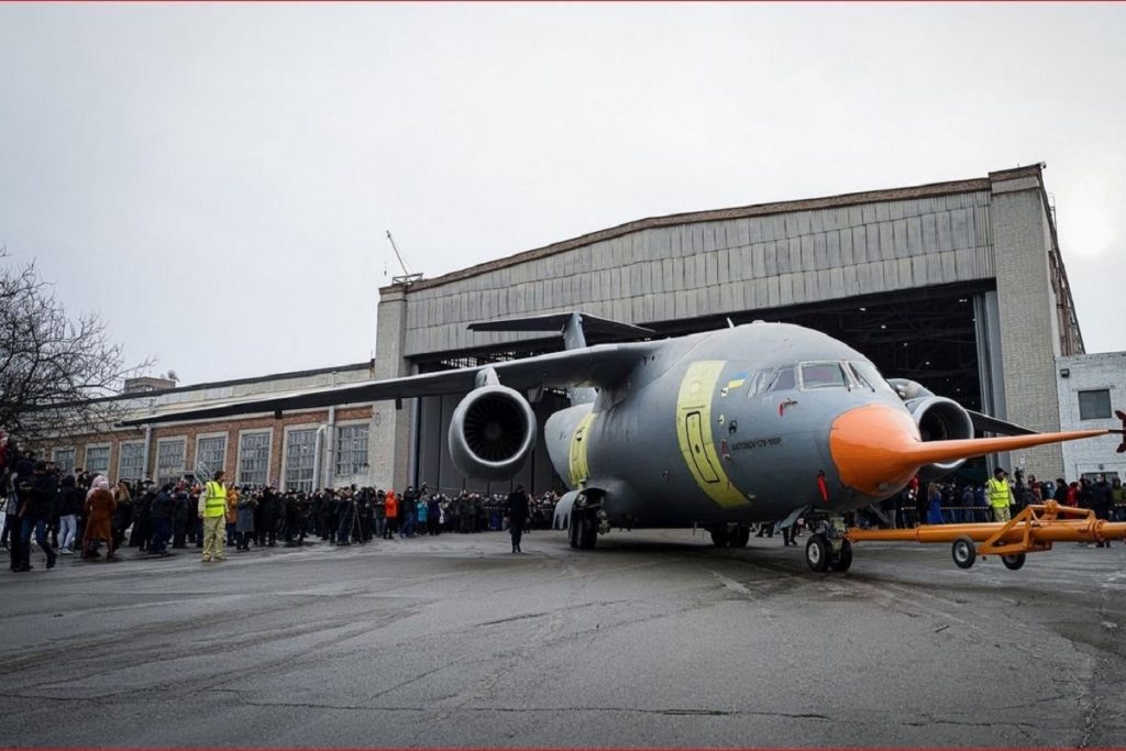 Новейший военно-транспортный самолет создан на предприятии «Антонов».