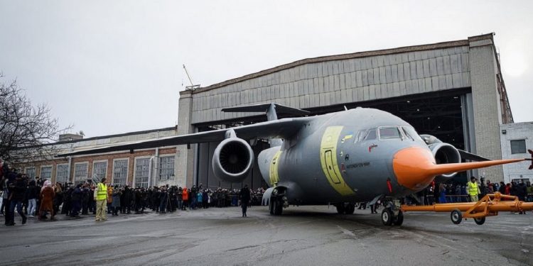 Новейший военно-транспортный самолет создан на предприятии «Антонов».