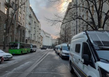 Автомобили полиции на Банковой