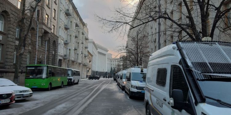 Автомобили полиции на Банковой