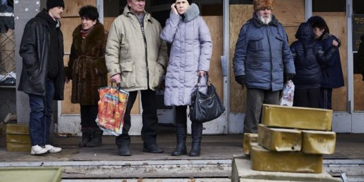 Боясь новой войны люди массово покидают территорию ОРДЛО.