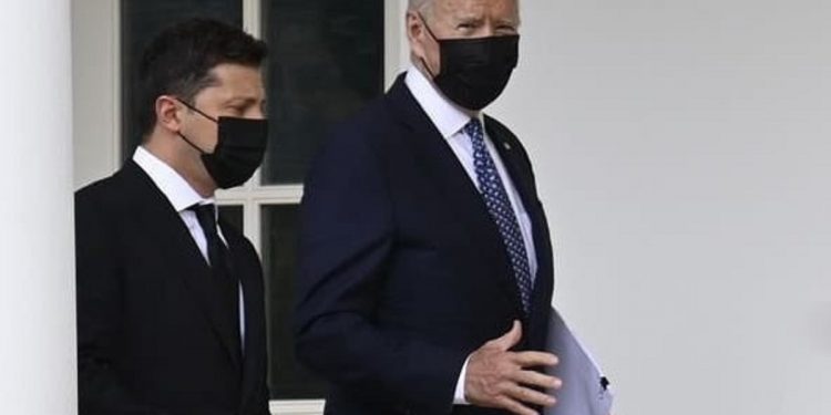 Зеленский выразил надежду на честность Байдена.