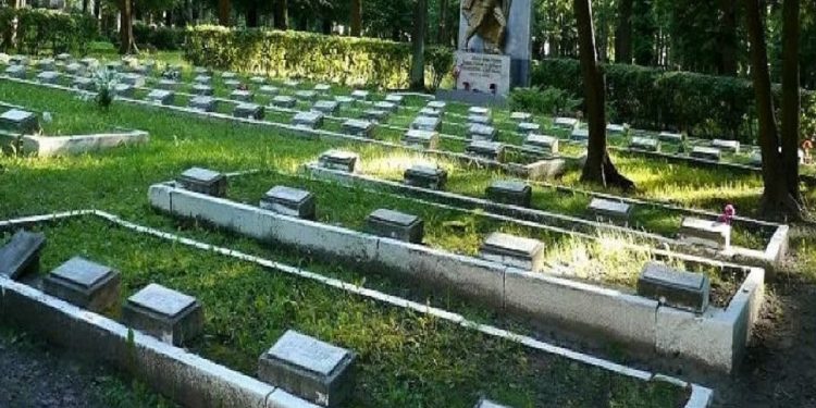 В России готовятся к массовому рытью братских могил.