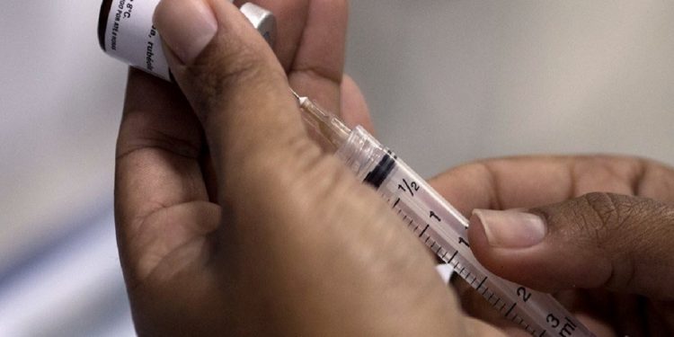 Иммунологи определили самую эффективную вакцину от COVID-19.