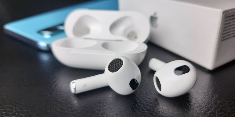 Почему вам стоит купить новые AirPods 3