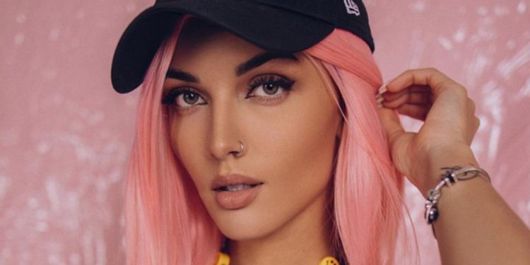 Певица Мари Гу