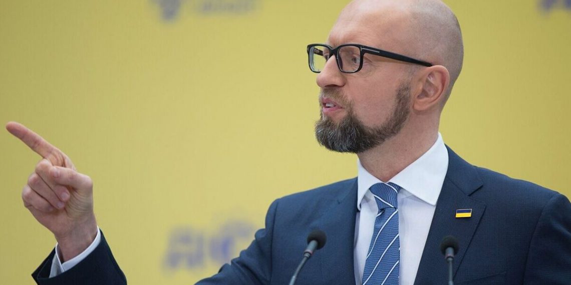 Политик Арсений Яценюк