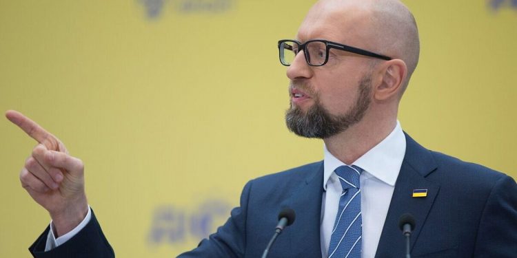 Политик Арсений Яценюк