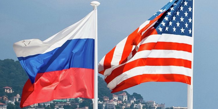 Флаги России и США