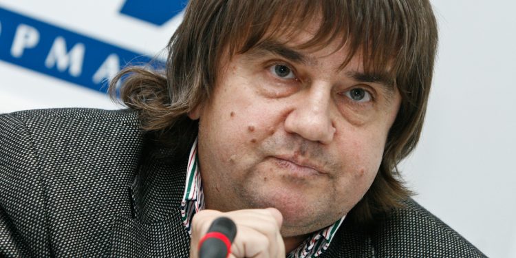 известный политолог