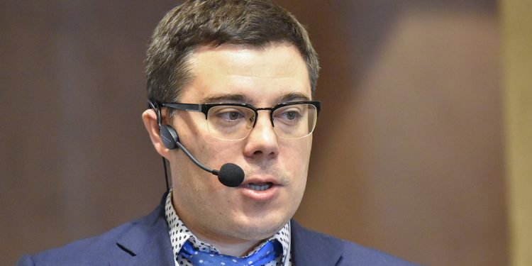 политический эксперт, журналист