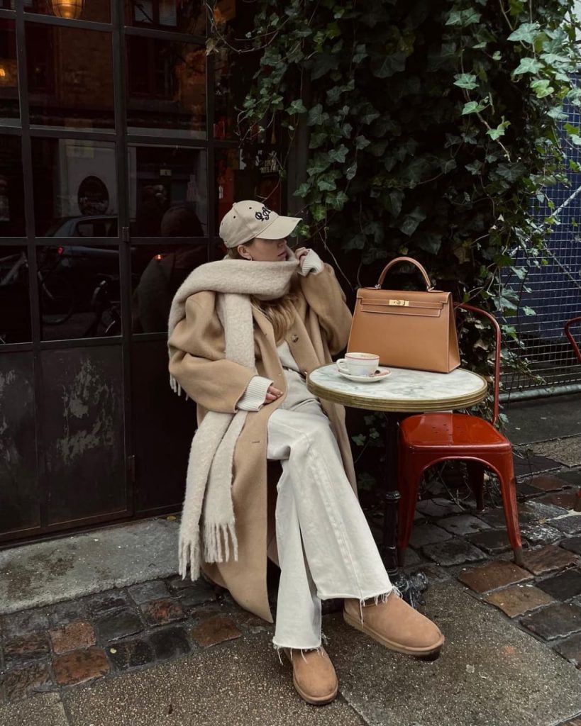 Белый, оранжевый и не только: топ-5 трендовых цветов 2022 года, которые стоит добавить в гардероб